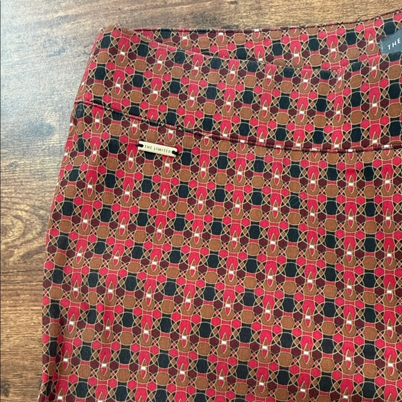 The Limited Women's Red and Black Geometric Cropped Pants - Picture 4 of 7